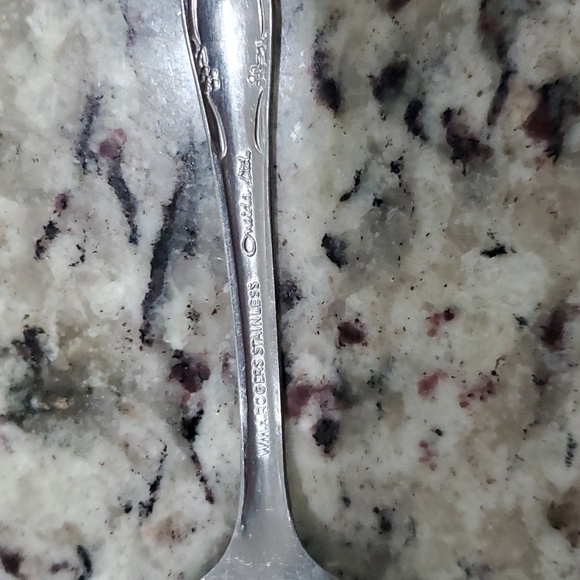 Oneida Finway stainless of 2 teaspoons flatware - Picture 2 of 2